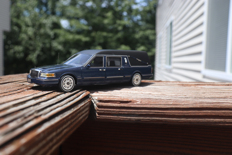 Illustration for article titled 1/43 Lincoln Town Car Landau Hearse